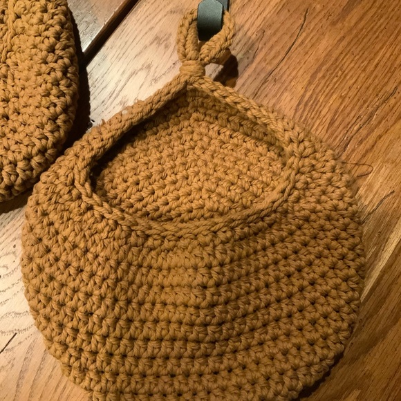 Set of two woven hanging baskets. New with all hanging materials too. - Picture 3 of 5